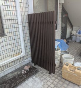 アルミ材（木目調）の千本格子に交換