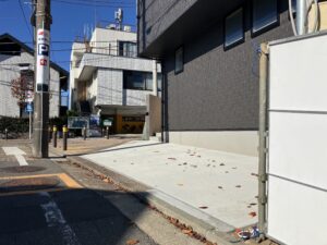 港南区の新築外構工事で駐車スペースのコンクリート打ち