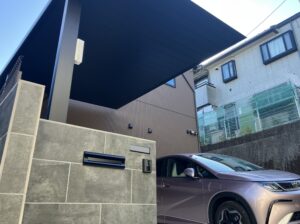 大判タイルを使った門柱