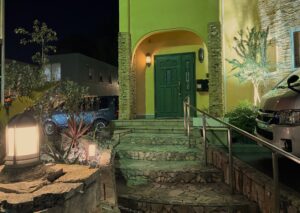 エクステリアのデザインで、ライトアップを加えるとさらに素敵に