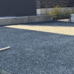 洗い出し仕上げで、滑り止めとタイヤ痕の目立ちにくさを実現　